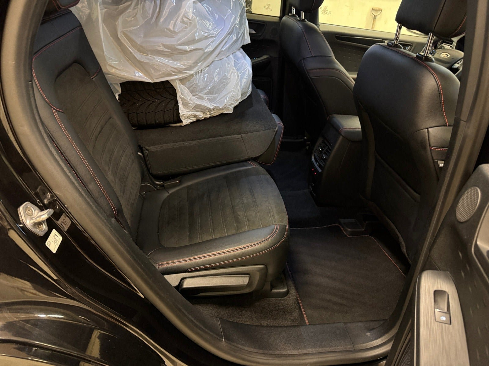 Sort Ford Kuga fra 2020