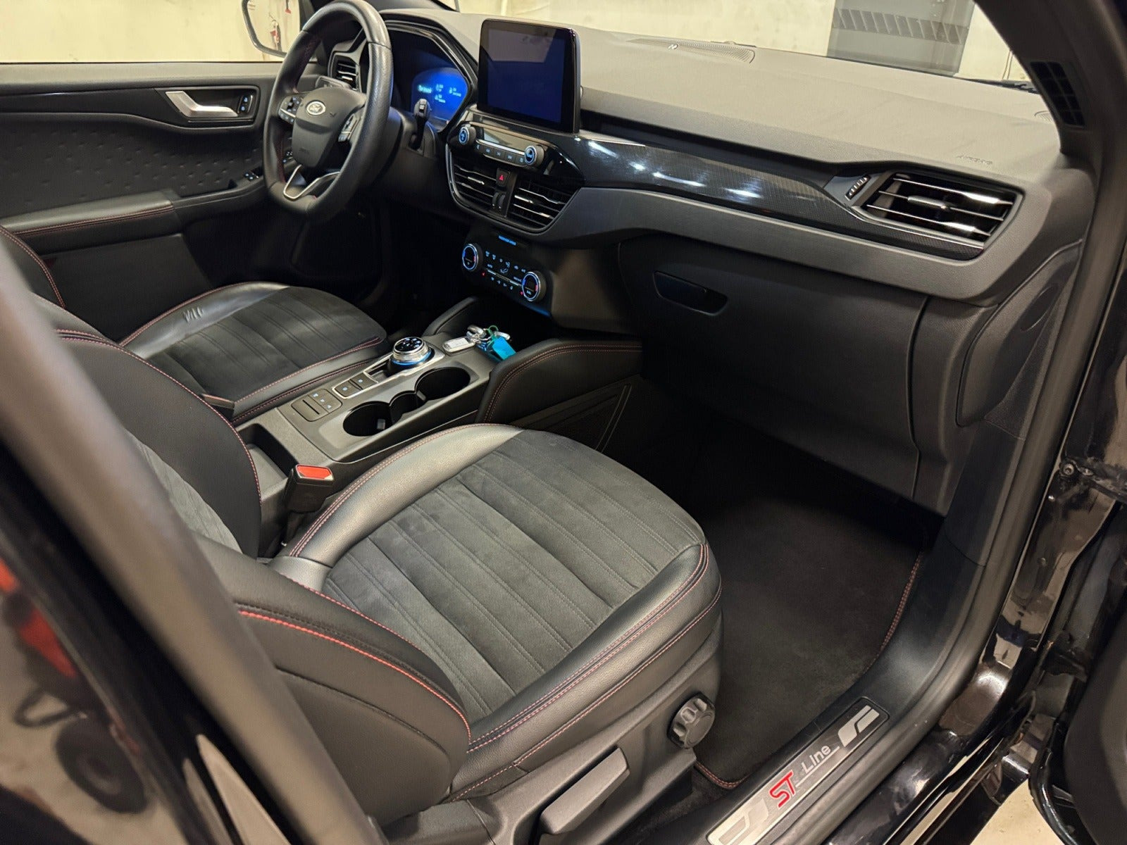 Sort Ford Kuga fra 2020