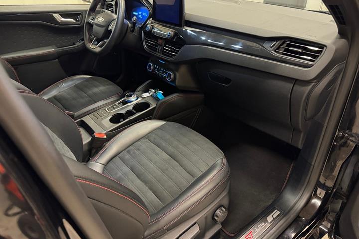 Sort Ford Kuga fra 2020