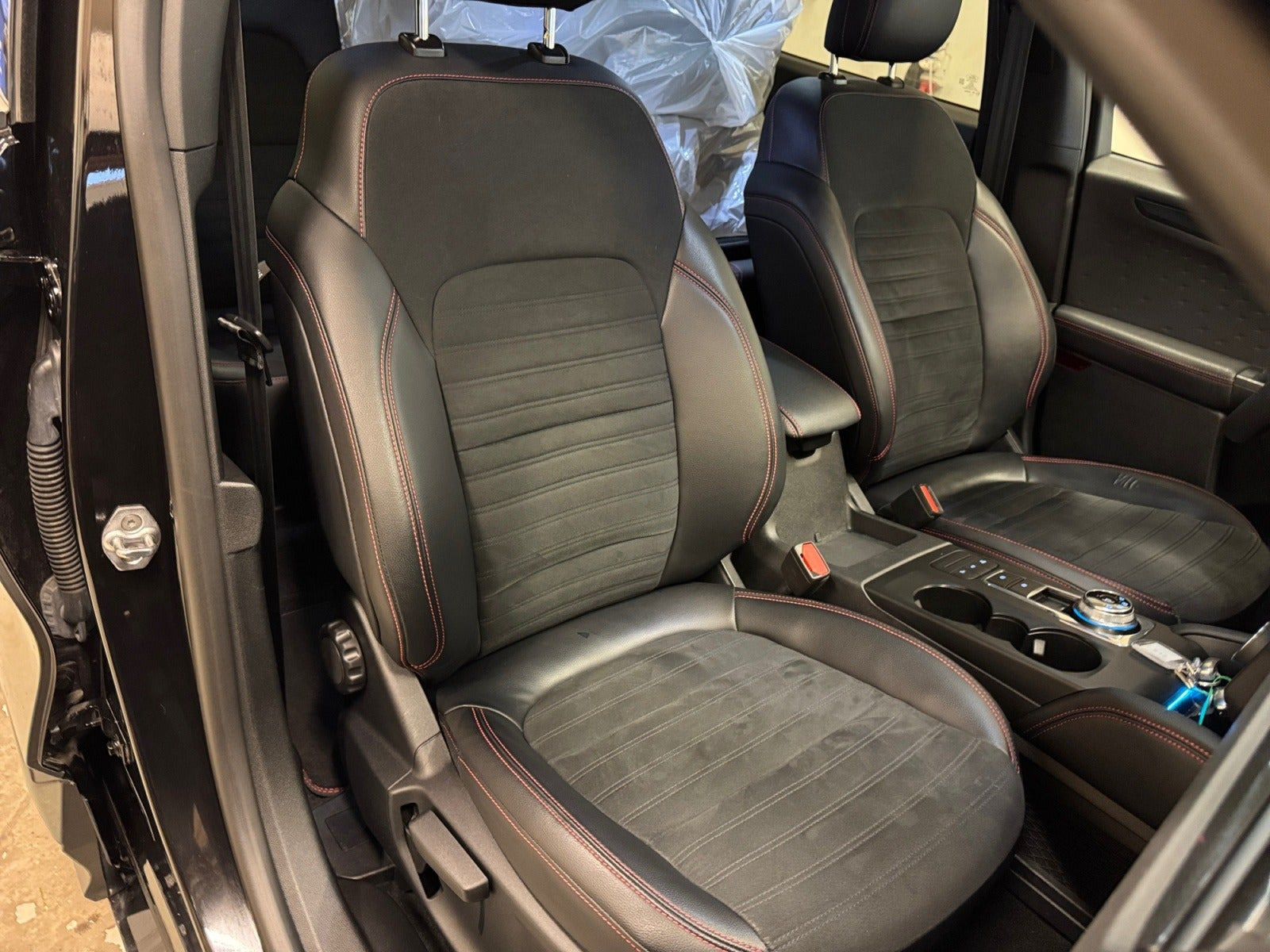 Sort Ford Kuga fra 2020