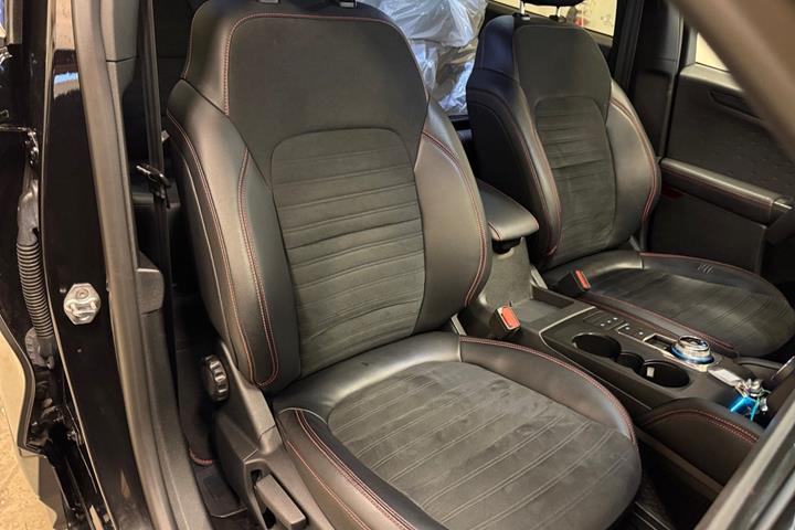 Sort Ford Kuga fra 2020