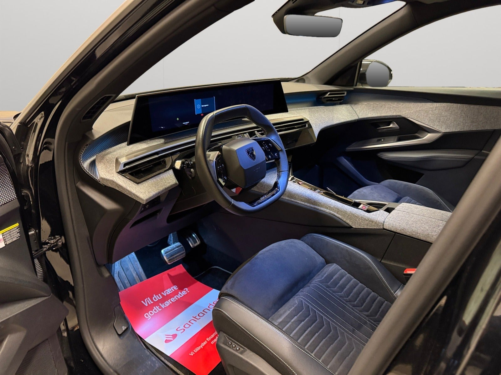 Sort Peugeot e-5008 fra 2025