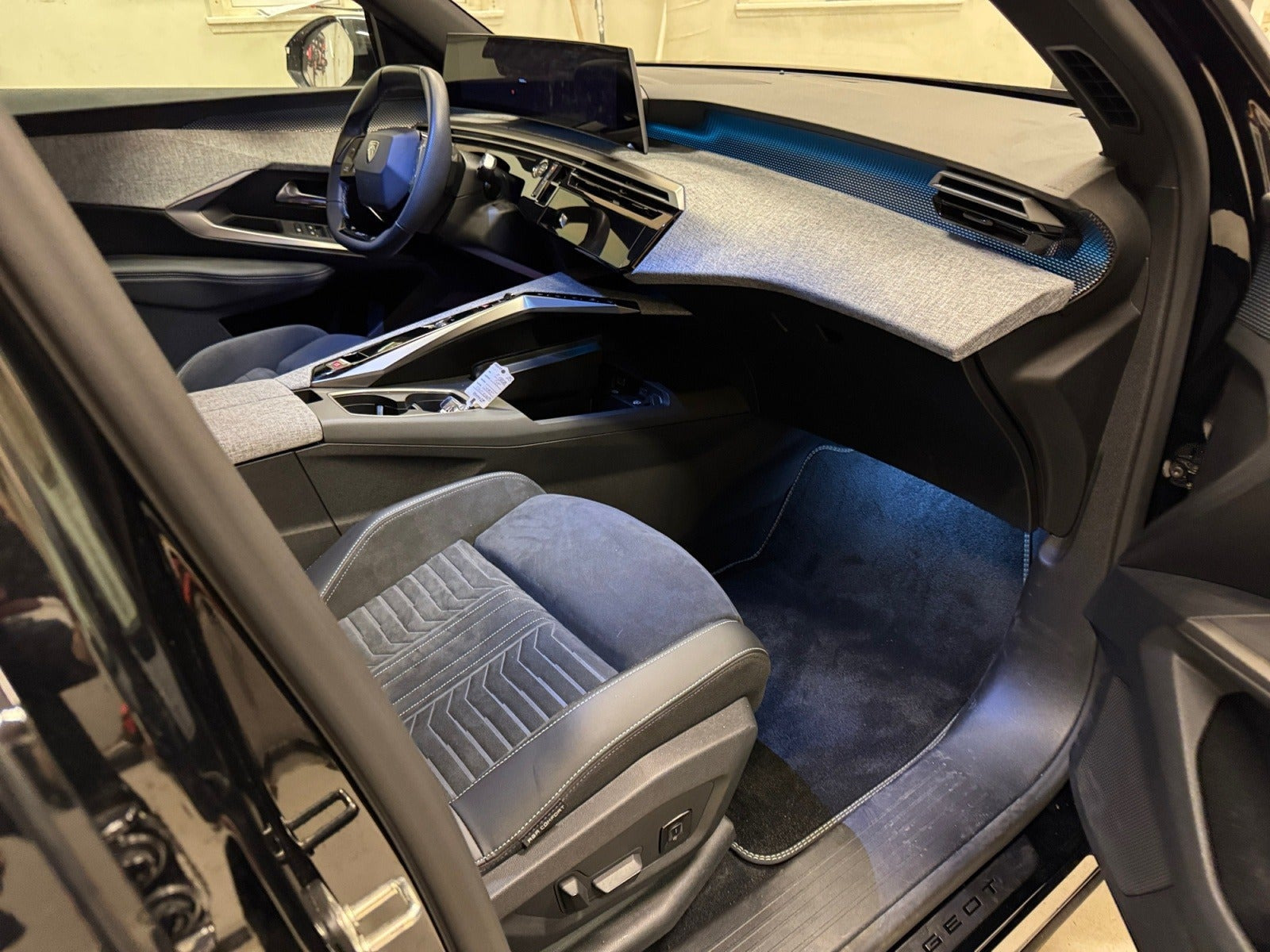 Sort Peugeot e-5008 fra 2025