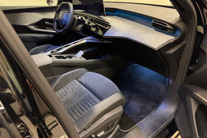 Sort Peugeot e-5008 fra 2025