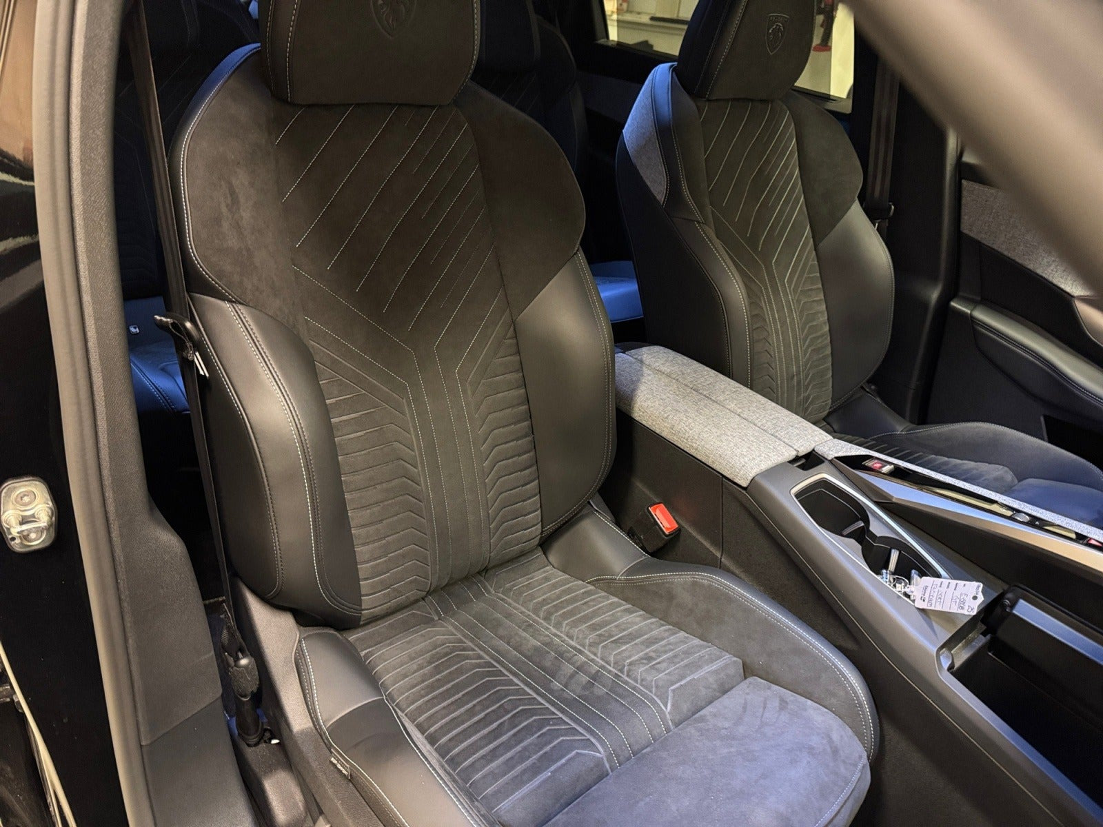 Sort Peugeot e-5008 fra 2025