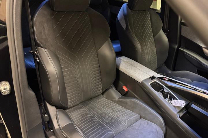 Sort Peugeot e-5008 fra 2025