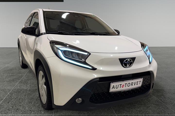 Hvid Toyota Aygo X fra 2024