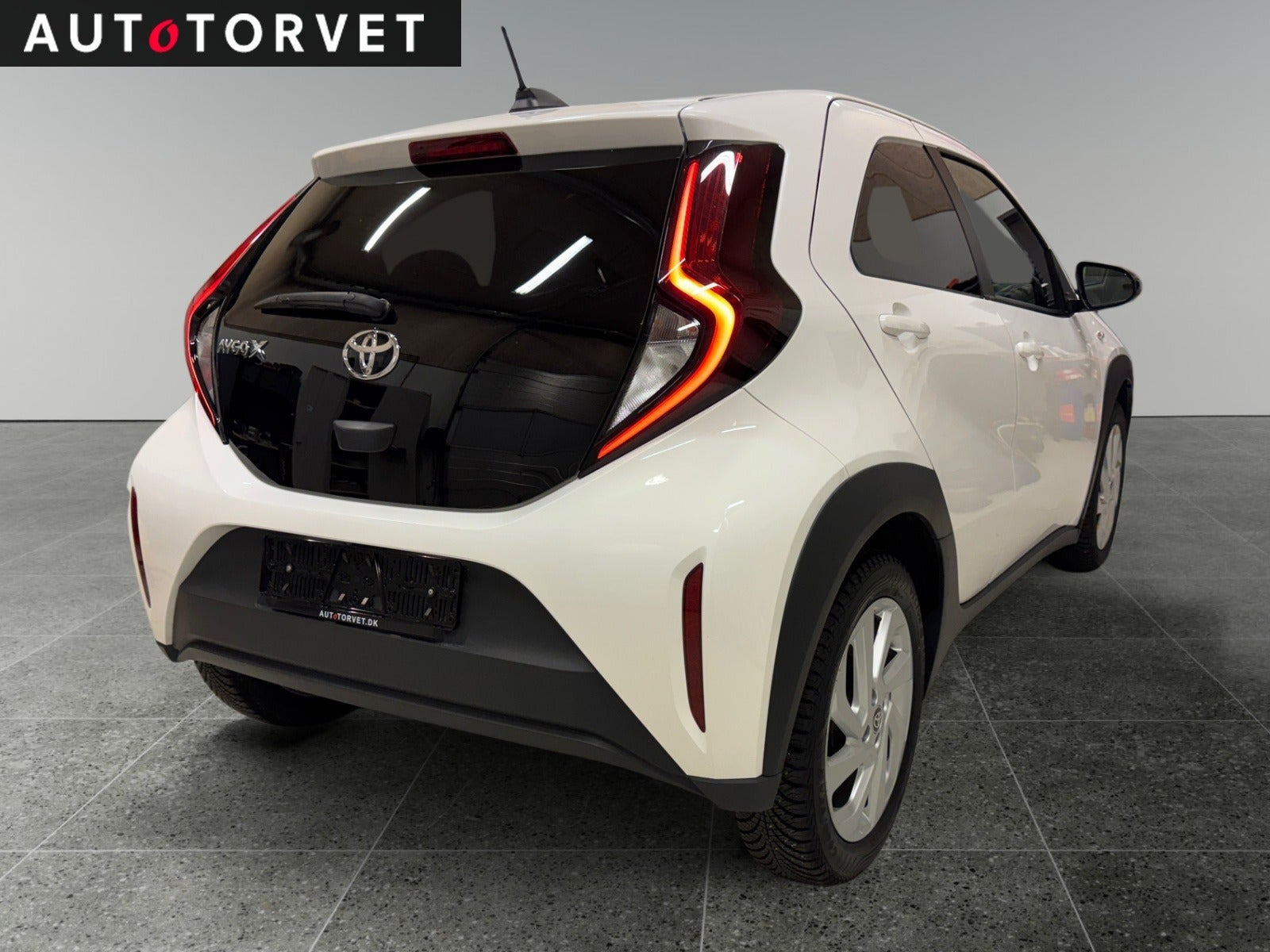 Hvid Toyota Aygo X fra 2024