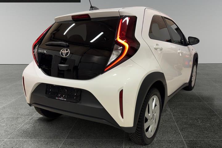 Hvid Toyota Aygo X fra 2024