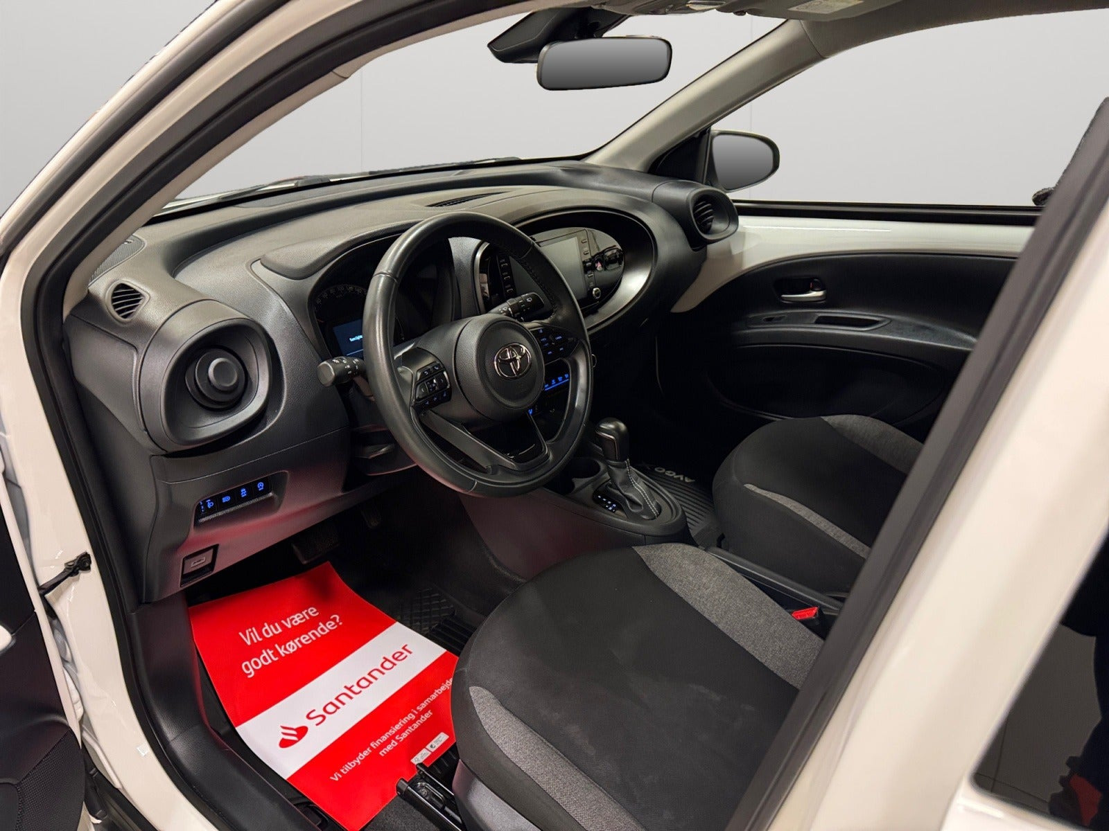 Hvid Toyota Aygo X fra 2024