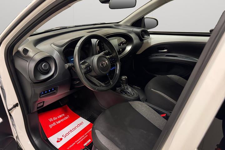 Hvid Toyota Aygo X fra 2024