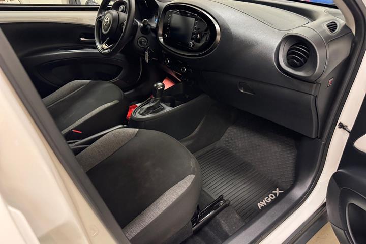 Hvid Toyota Aygo X fra 2024