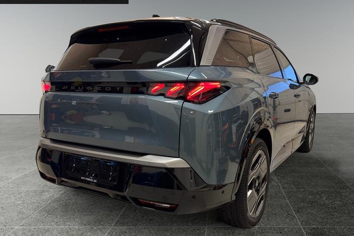 Blå Peugeot e-5008 fra 2025