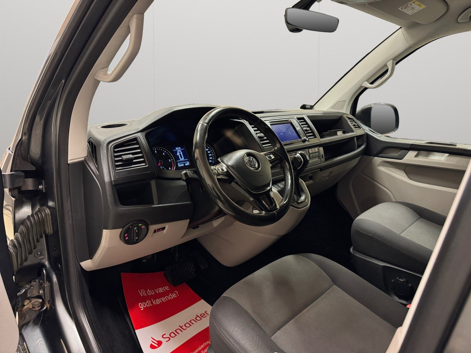 Sort VW Transporter fra 2017