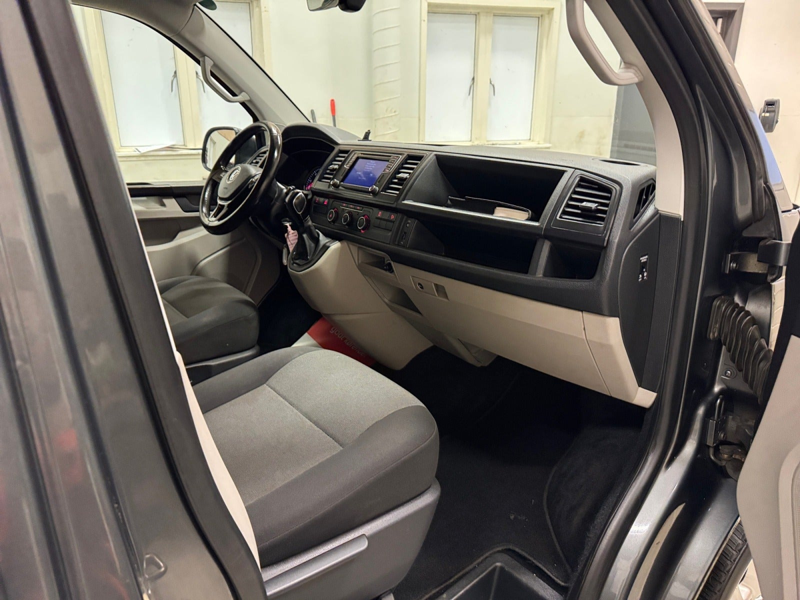 Sort VW Transporter fra 2017