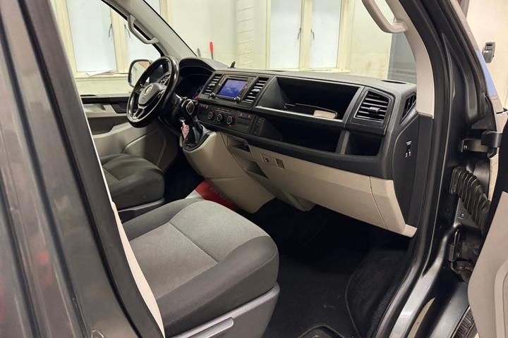 Sort VW Transporter fra 2017