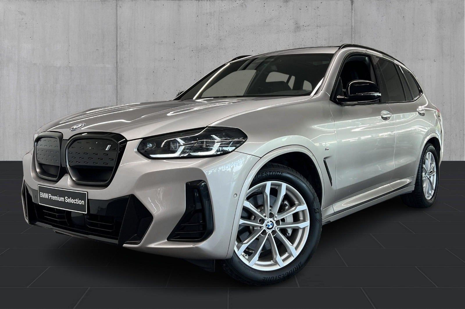 Beige BMW iX3 fra 2022