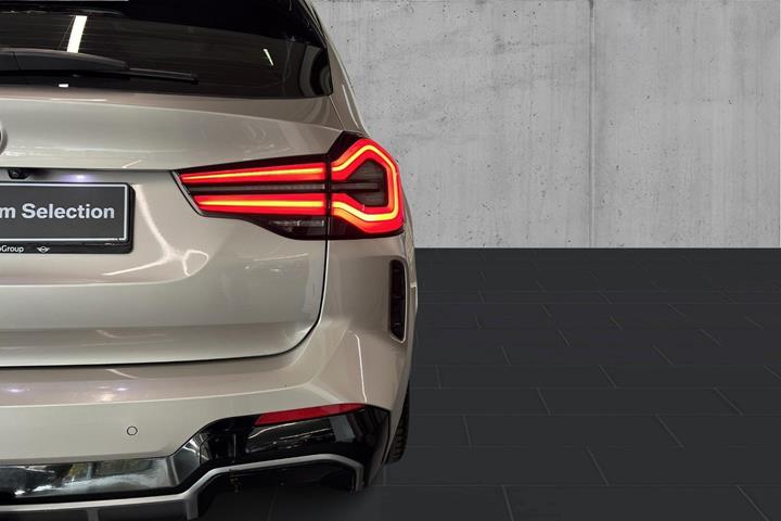 Beige BMW iX3 fra 2022