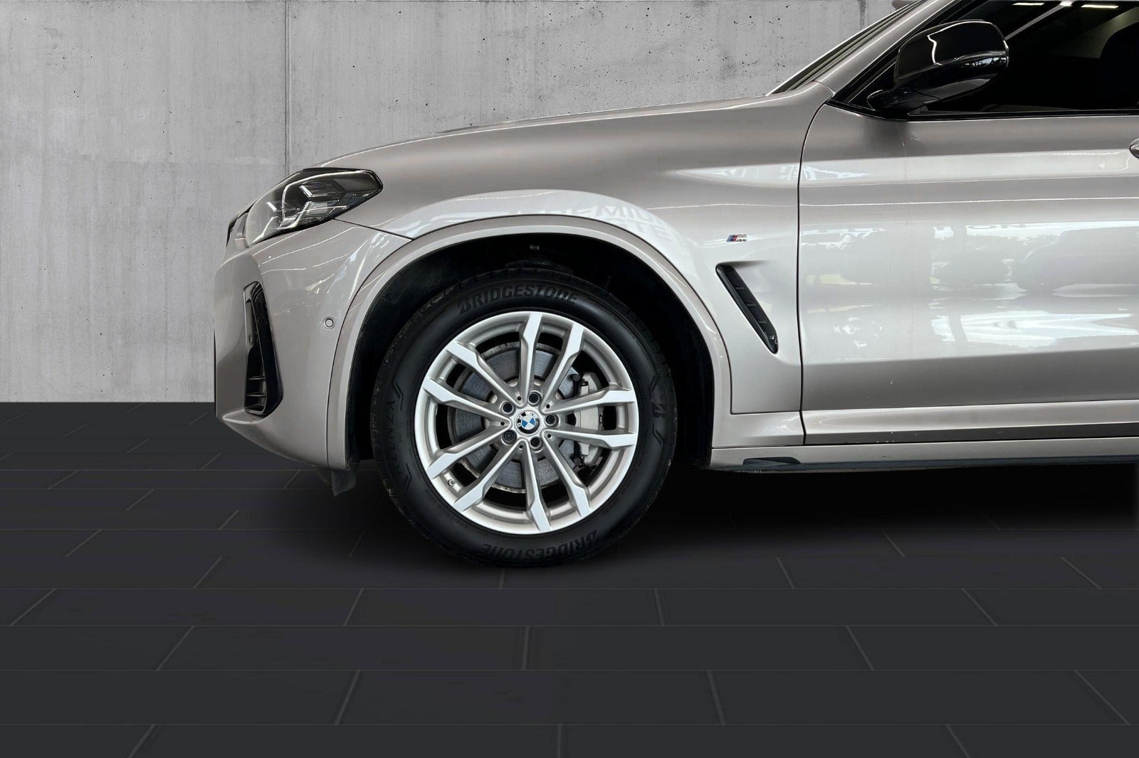 Beige BMW iX3 fra 2022