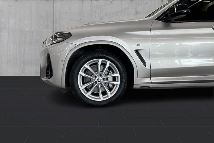 Beige BMW iX3 fra 2022