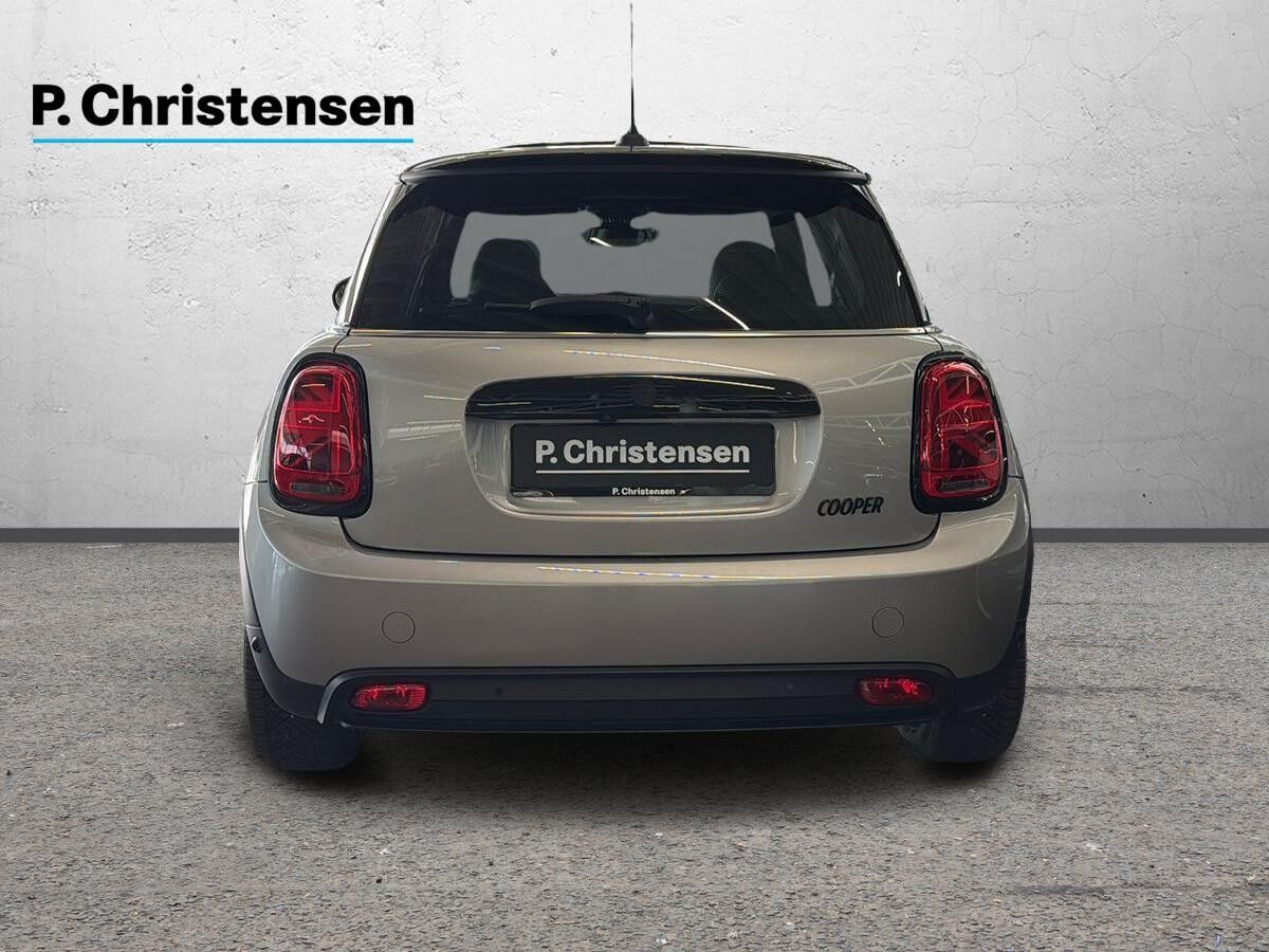 Sølv Mini Cooper SE fra 2023