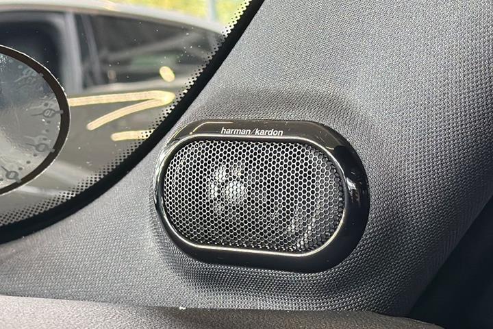 Sølv Mini Cooper SE fra 2023