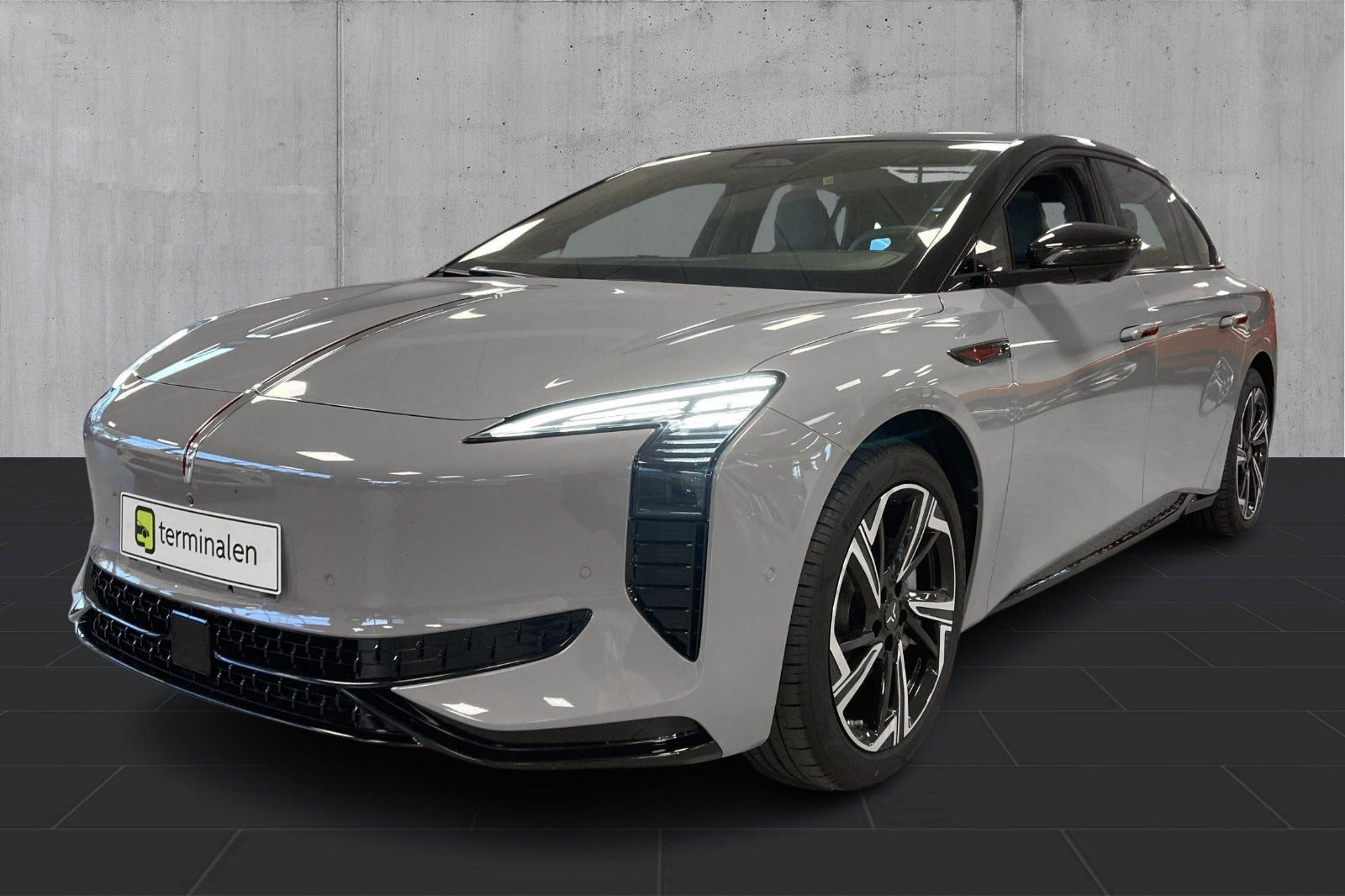 Grå Hongqi EH7 fra 2025