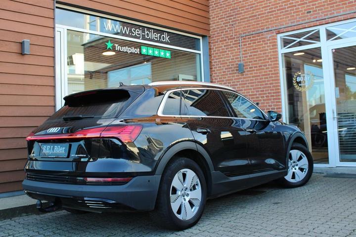 Sort Audi e-tron fra 2020