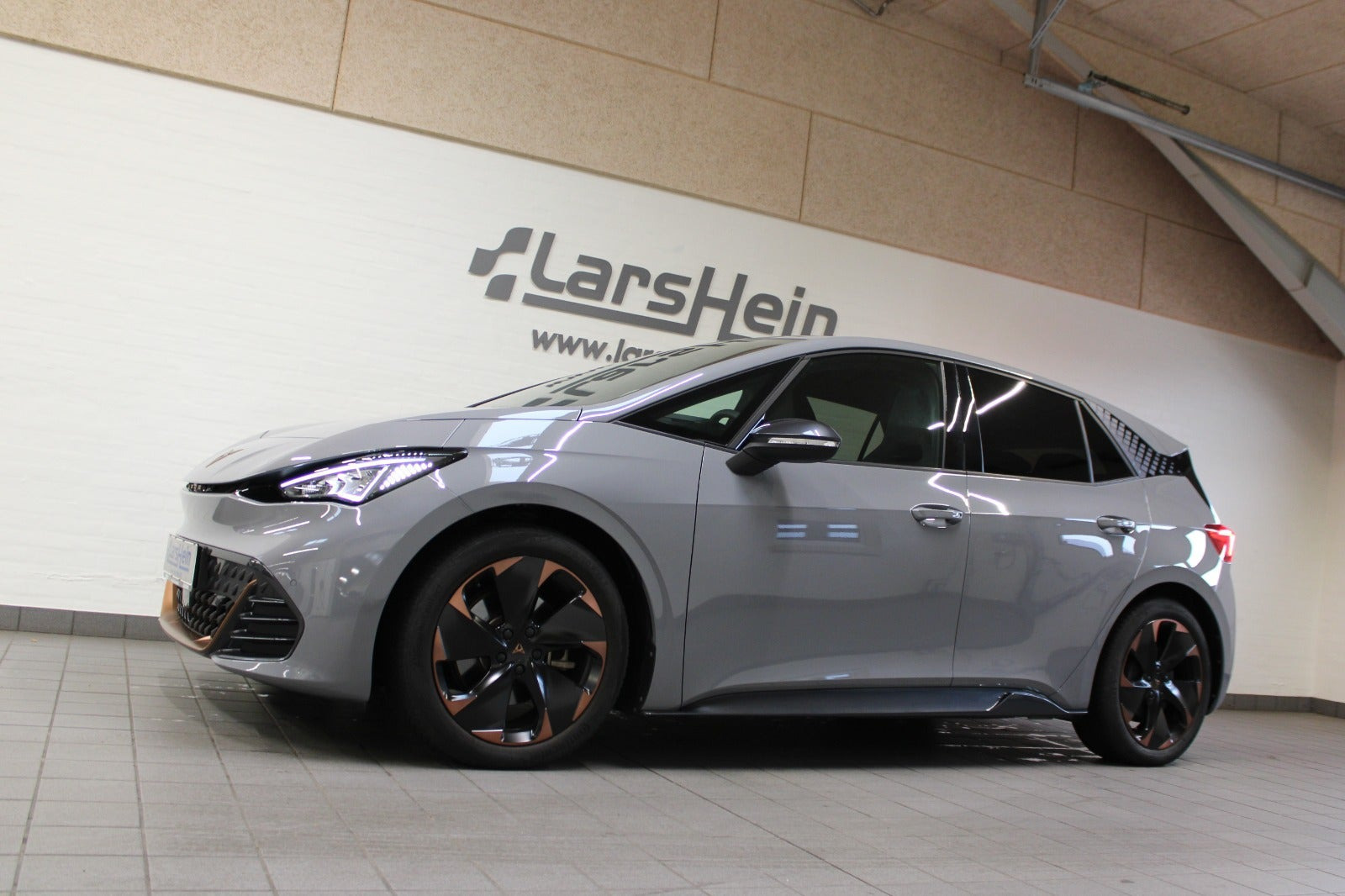 Grå Cupra Born fra 2024