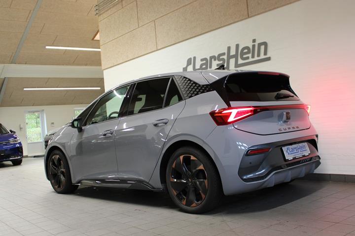 Grå Cupra Born fra 2024
