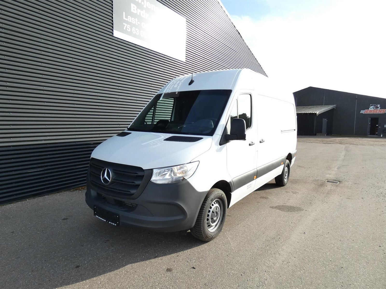 Hvid Mercedes Sprinter 317 fra 2025