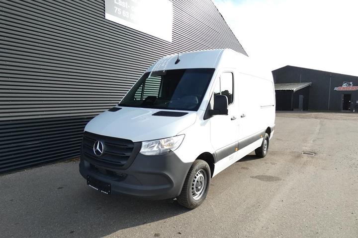 Hvid Mercedes Sprinter 317 fra 2025