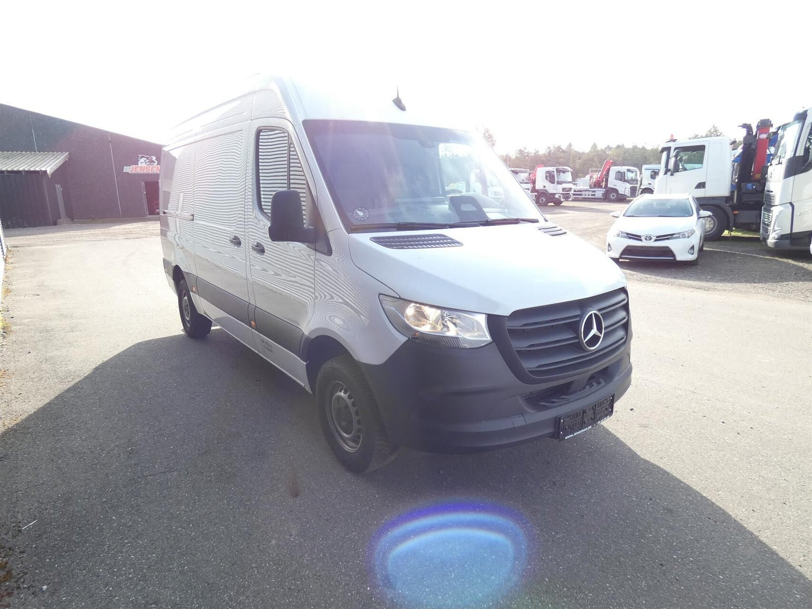 Hvid Mercedes Sprinter 317 fra 2025