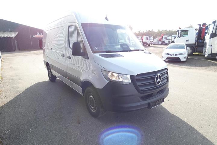 Hvid Mercedes Sprinter 317 fra 2025
