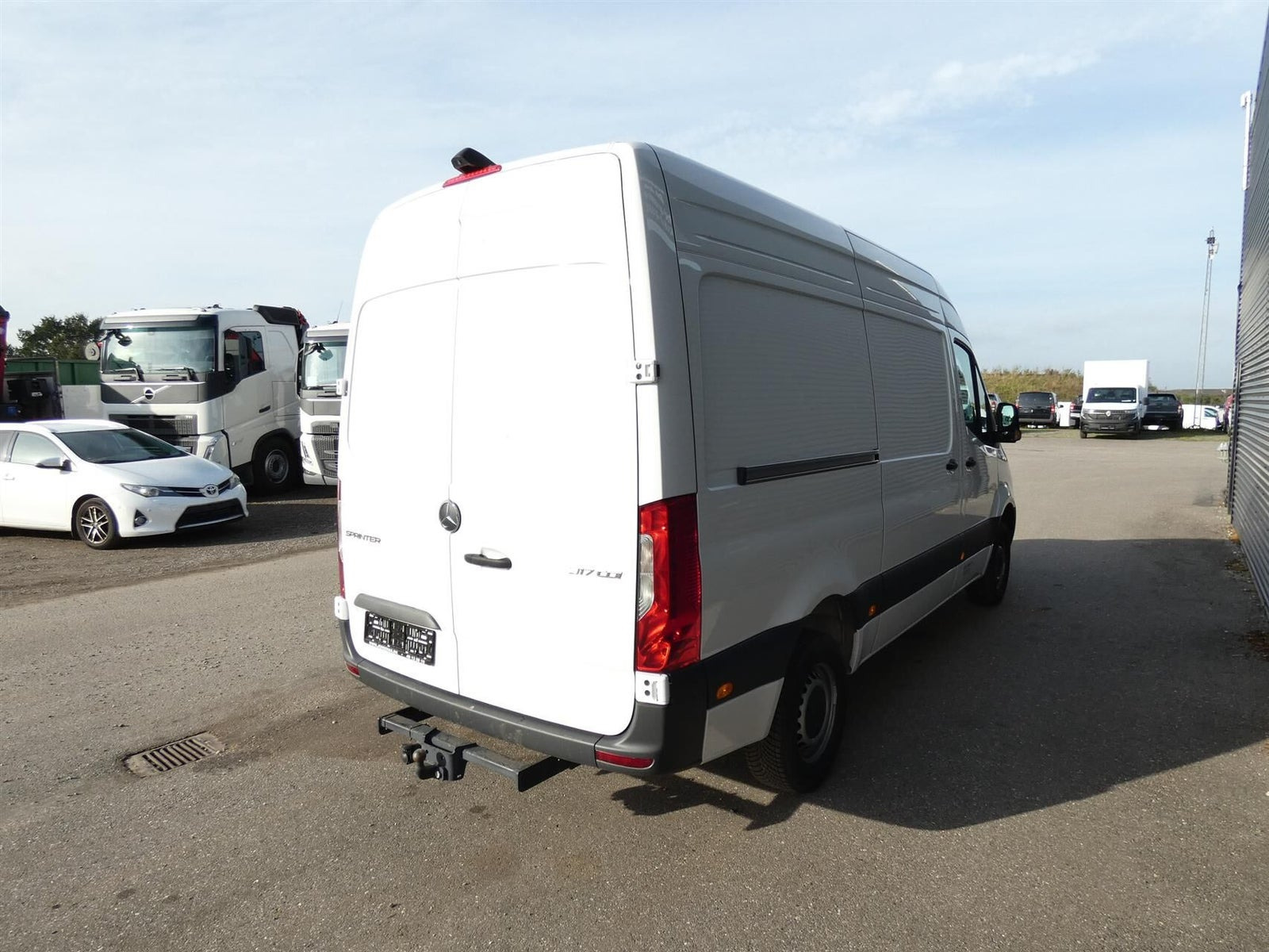 Hvid Mercedes Sprinter 317 fra 2025
