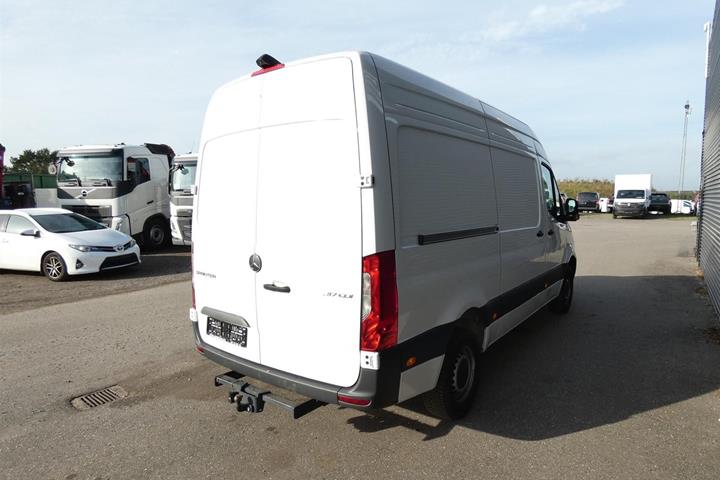 Hvid Mercedes Sprinter 317 fra 2025