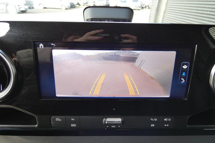 Hvid Mercedes Sprinter 317 fra 2025