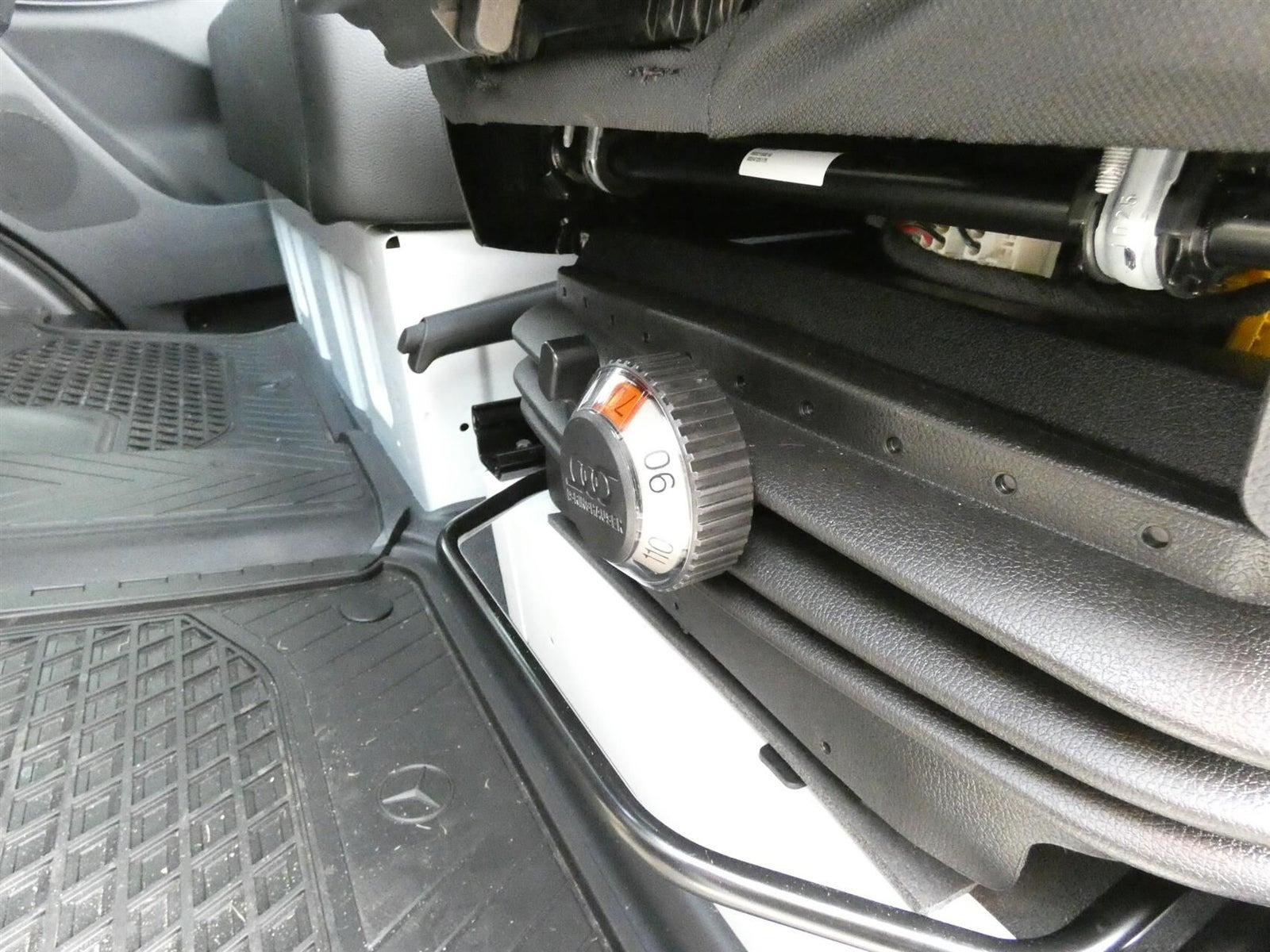 Hvid Mercedes Sprinter 317 fra 2025