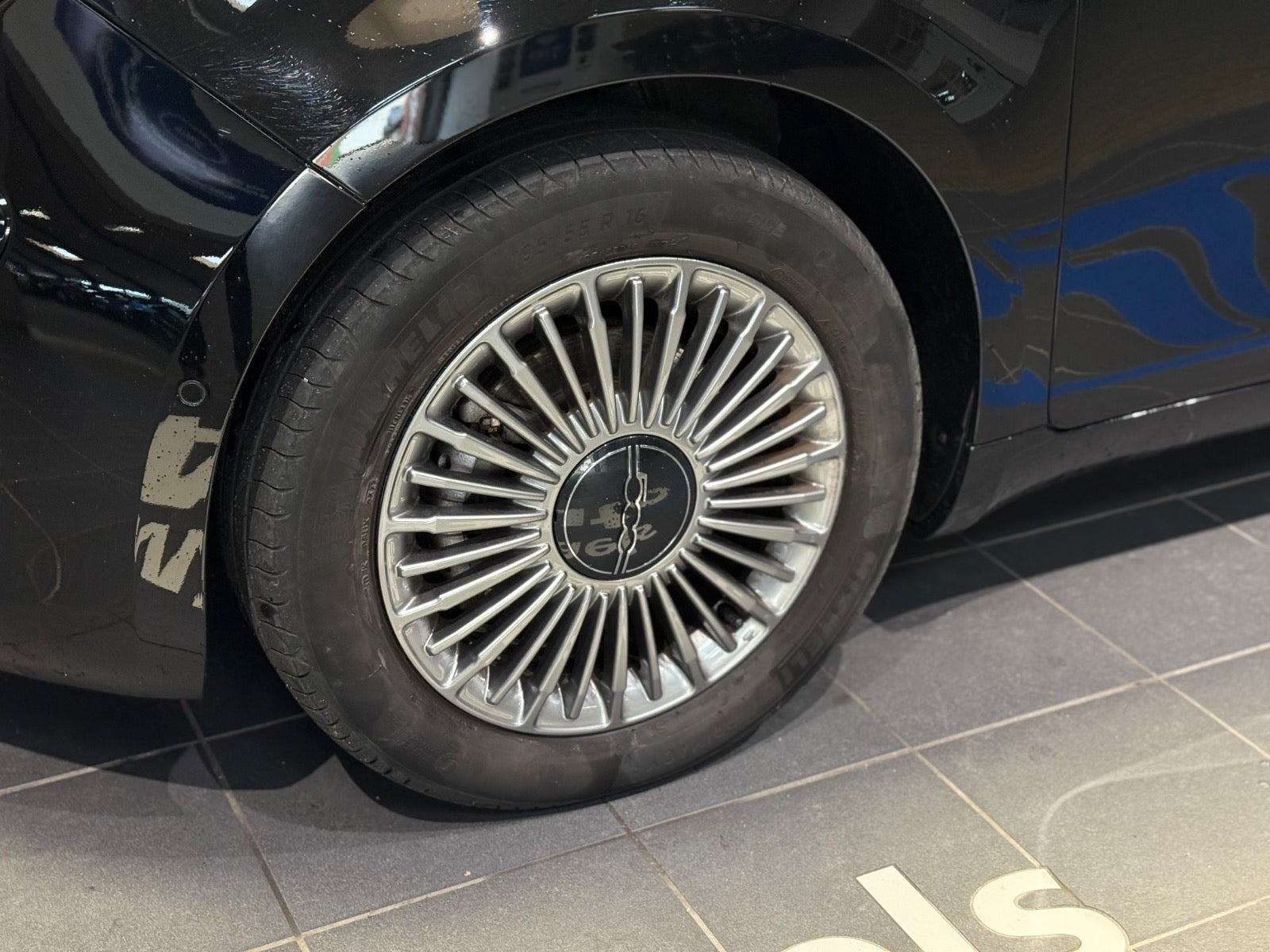Sort Fiat 500e fra 2023
