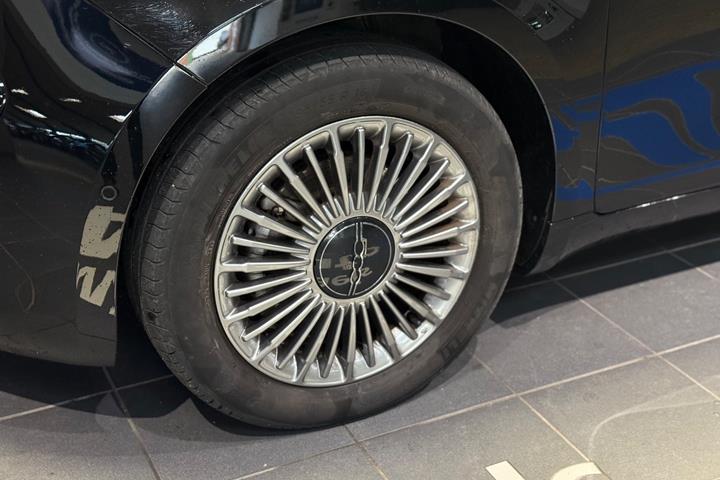 Sort Fiat 500e fra 2023
