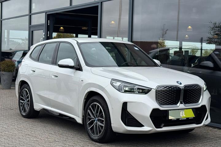 Hvid BMW iX1 fra 2024