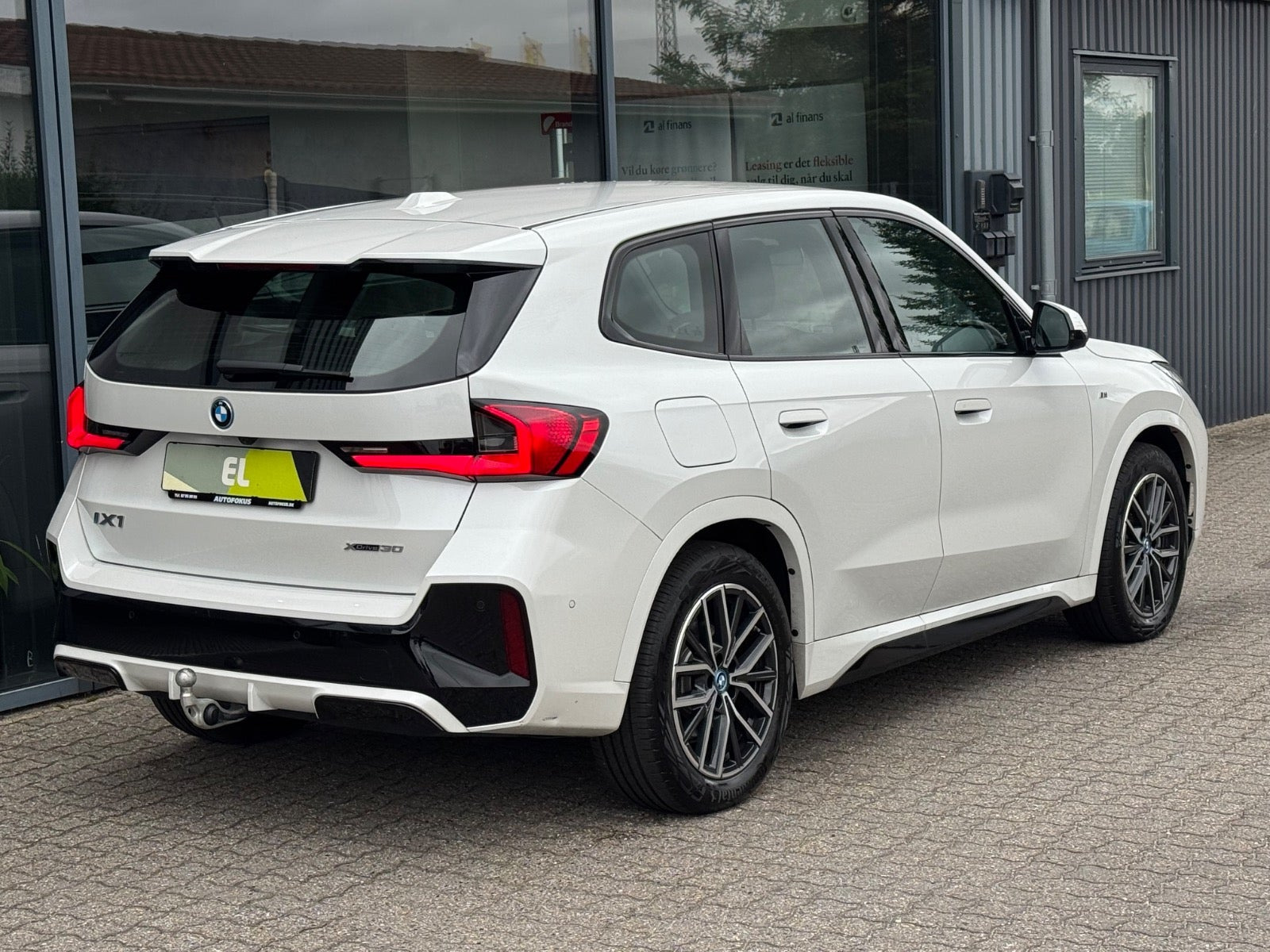 Hvid BMW iX1 fra 2024