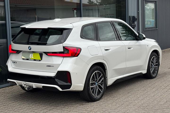 Hvid BMW iX1 fra 2024