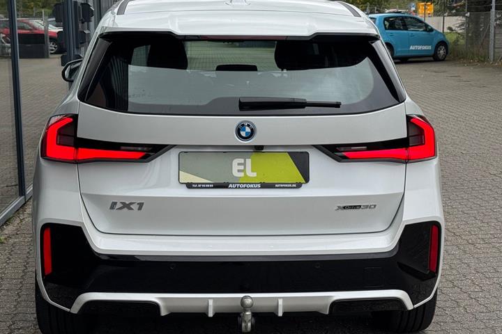 Hvid BMW iX1 fra 2024