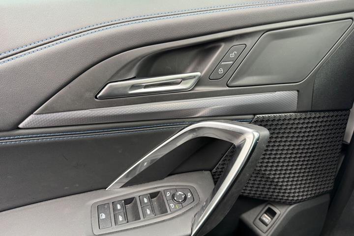 Hvid BMW iX1 fra 2024
