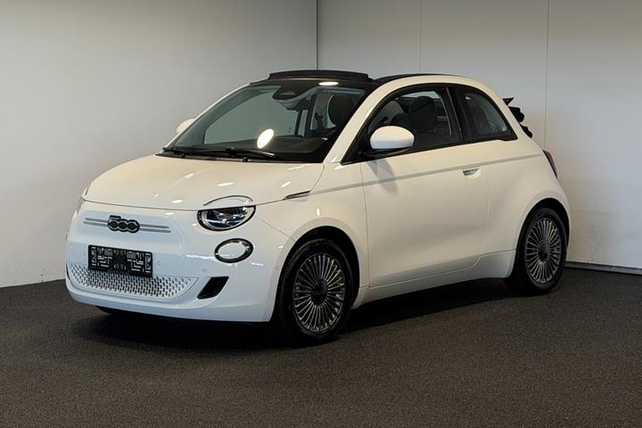 Hvid Fiat 500e fra 2024