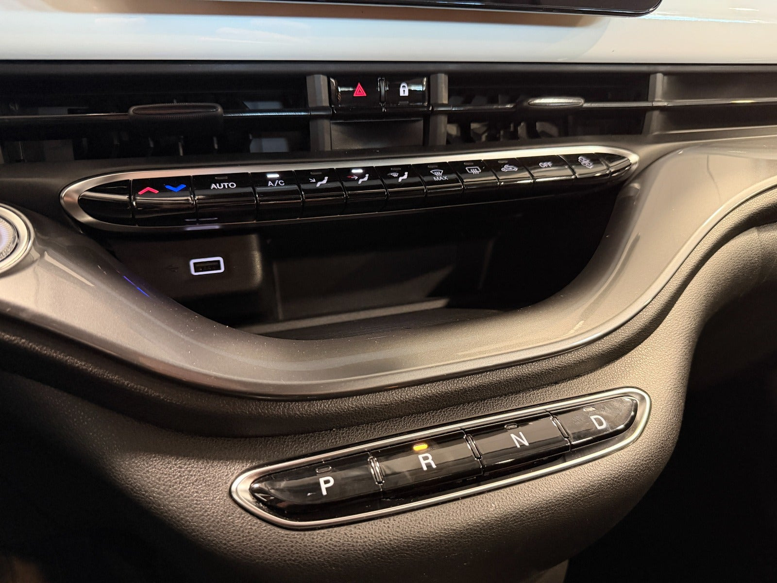 Hvid Fiat 500e fra 2024