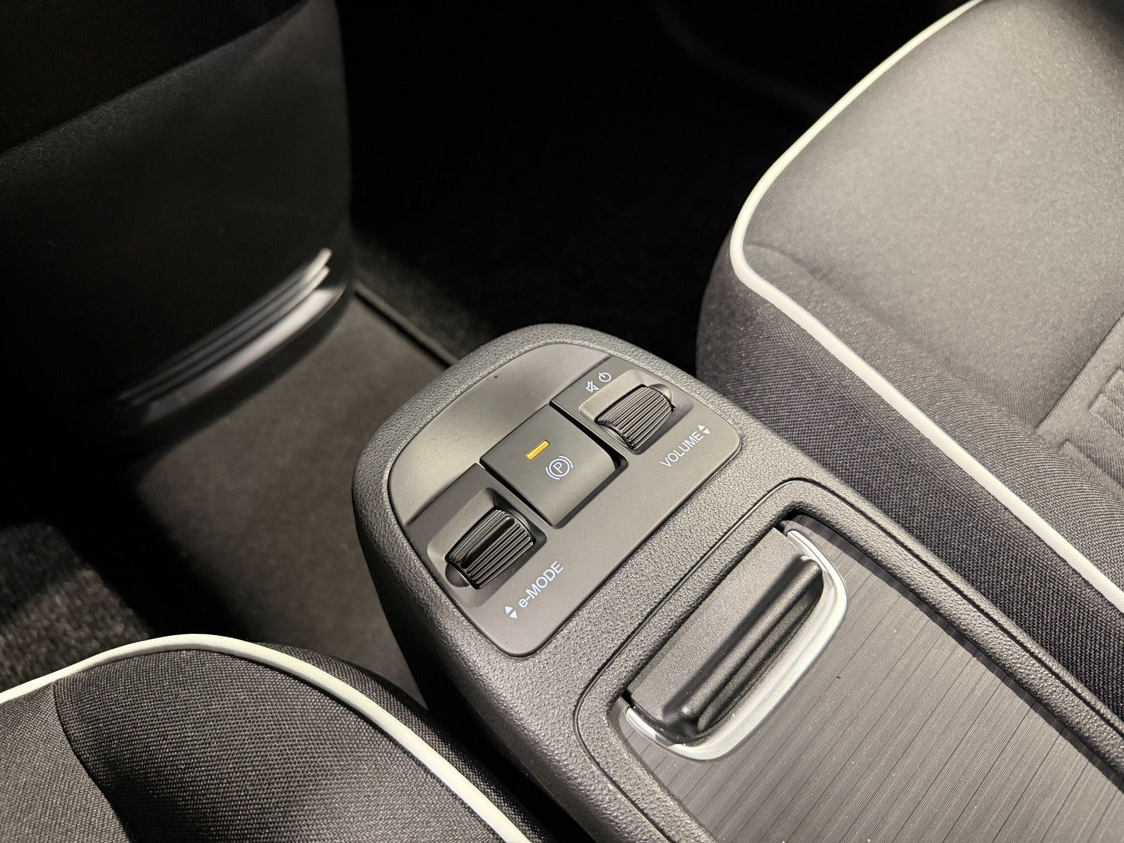 Hvid Fiat 500e fra 2024