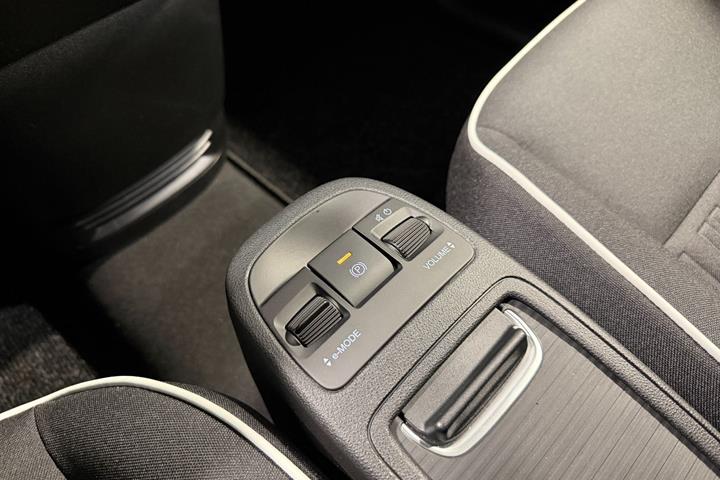 Hvid Fiat 500e fra 2024