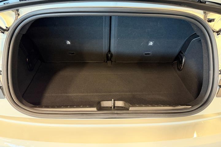 Hvid Fiat 500e fra 2024